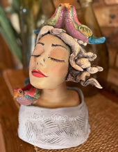 Load image into Gallery viewer, Madeliefie Borsbeeld 2 | Medium
