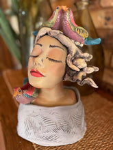 Load image into Gallery viewer, Madeliefie Borsbeeld 2 | Medium
